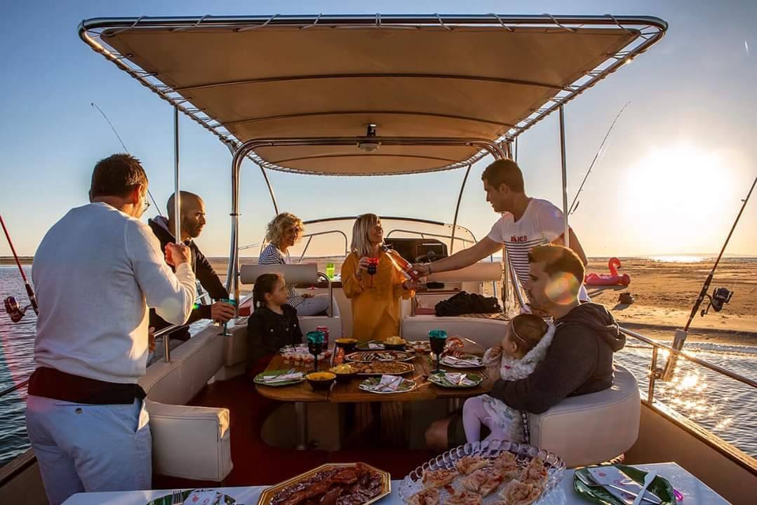 Dîners et soirées en bateau à St tropez ou sur la Côte d'Azur