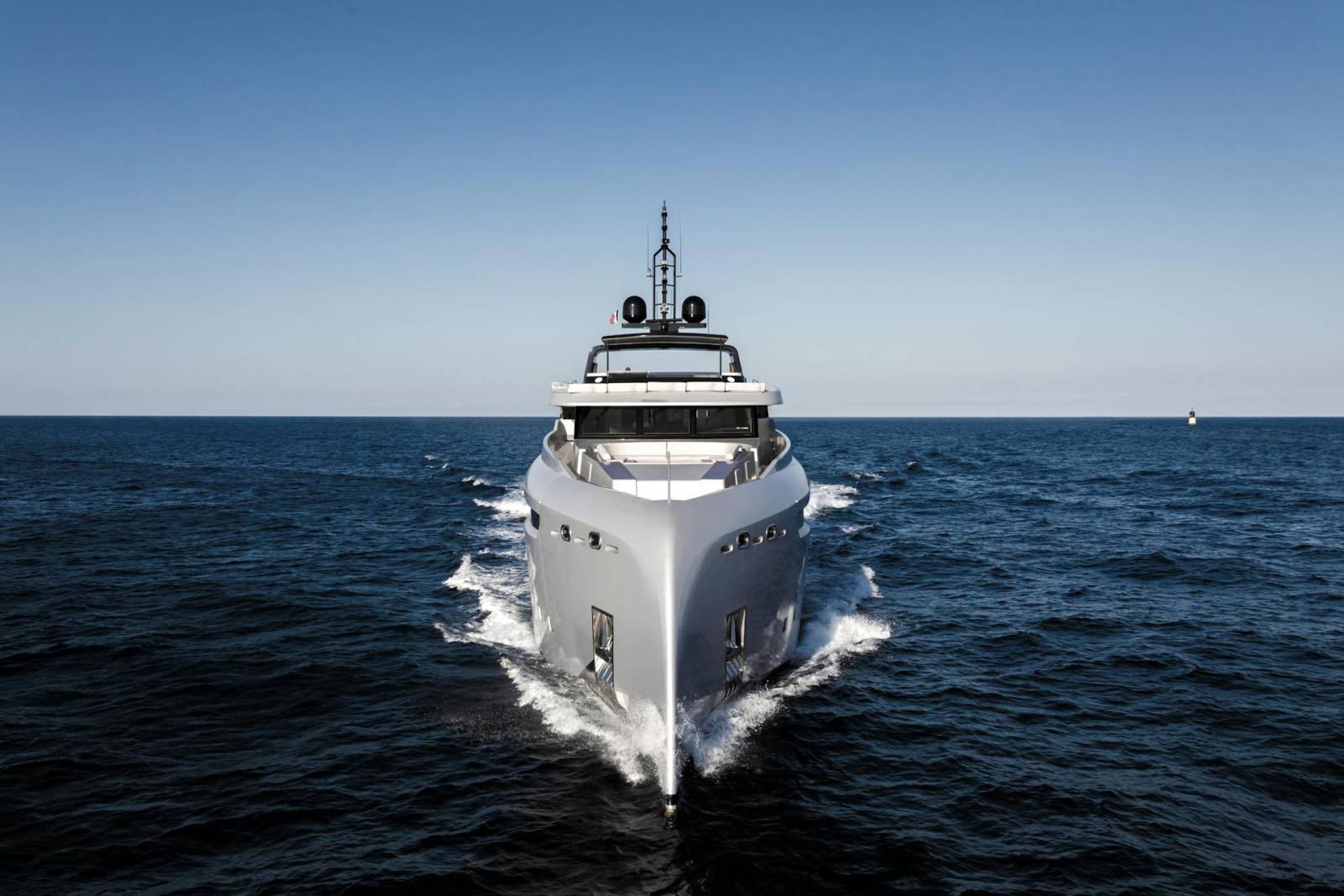 Planifiez votre evenement en mer avec la location d'un bateau Monaco à Saint-Tropez